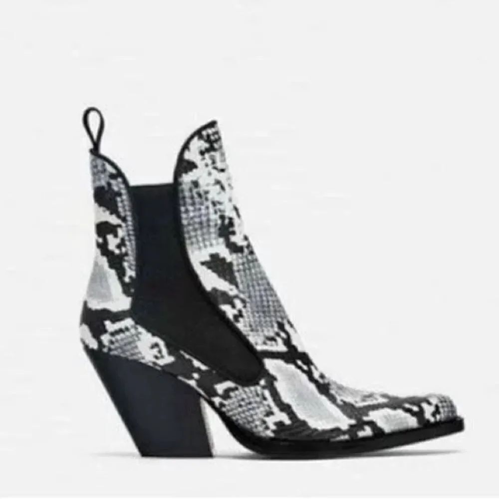 Zara Cowboy Black & White  Snake Print Ankle Boots/Booties Size 38 US 7.5
